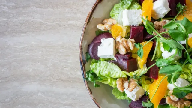 салат з буряком, апельсином та сиром фета