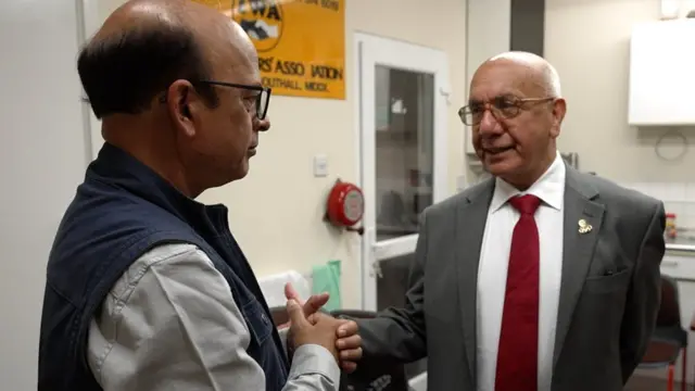 वीरेंद्र शर्मा, भारतीय मूल के ब्रितानी सांसद