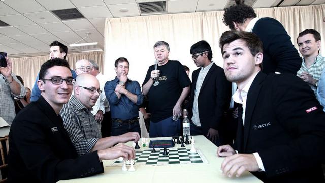 Caruana e Carlsen jogam em um evento de caridade