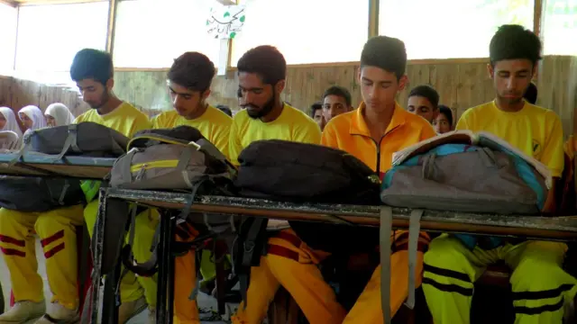 स्कूली छात्राएं