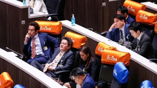 ส.ส. ฝ่ายค้านพรรคก้าวไกล