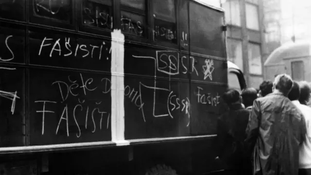 Жители Праги назвали советских военных фашистами