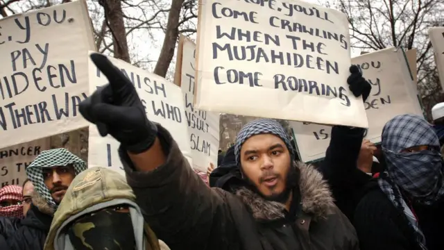 متظاهرون غاضبون