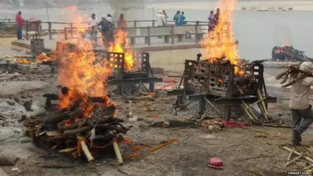 बनारस श्मशान घाट