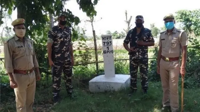 સરહદ પર પિલરની તસવીર