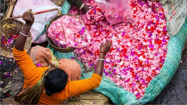 పట్టణ ప్రాంతాల్లో రోడ్ల మీద వ్యాపారం చేసుకునే వాళ్లందరూ ఈ పథకానికి అర్హులు