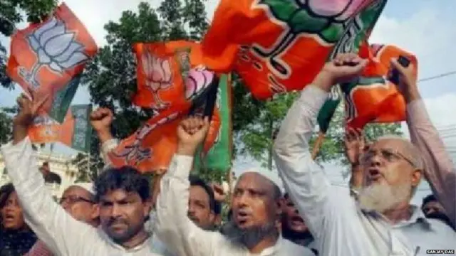 बीजेपी की रैली में मुस्लिम लोगों का साथ