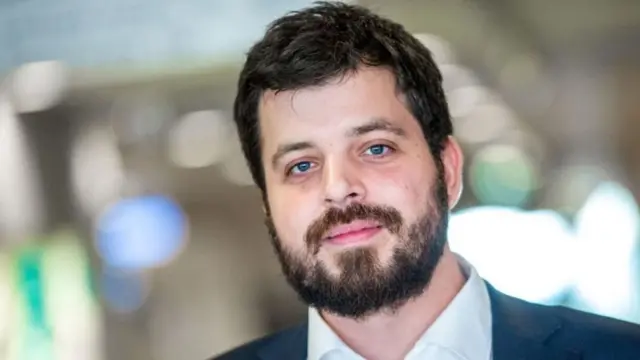 بالازس سزتماري، الأستاذ بكلية روتردام للإدارة