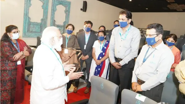 భారత్ బయోటెక్‌ను సందర్శించిన మోదీ