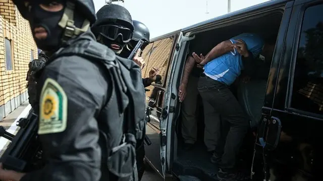 فرمانداری تهران تعداد معترضین بازداشت شده تهرانی را تا سهشنبه دوازدهم دی ماه ۴۵۰ نفر اعلام کرده بود