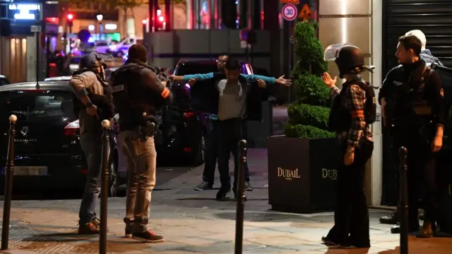 Revisión de transeúntes en París