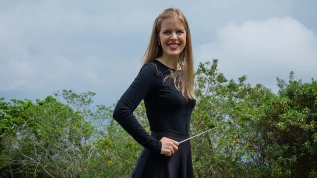 Elisa Vegas.