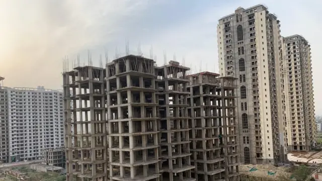 निर्माणाधीन इमारतें