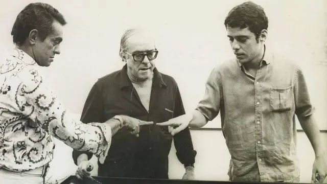 Chico Anysio e Chico Buarque tirando par ou impar antesbrabet jogo do pinguimuma partidabrabet jogo do pinguimfutebolbrabet jogo do pinguimmesa,brabet jogo do pinguim1972