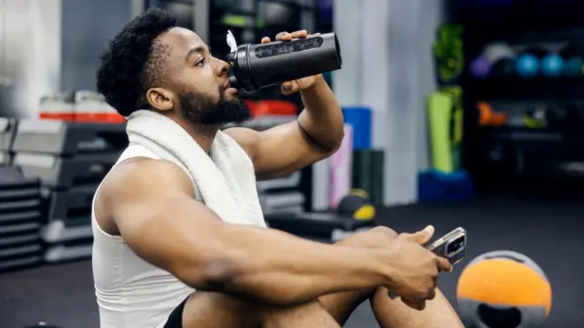 ஜிம் செல்பவர்கள் புரோட்டீன், கிரியாட்டீன் சப்ளிமென்டுகளை எவ்வாறு எடுத்துக்கொள்வது நல்லது?