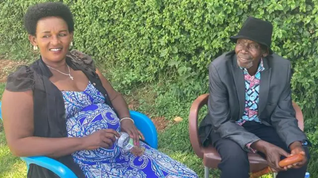 Mukansonera (ibumoso) avuga ko ubu arimo gukira