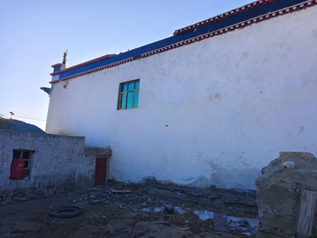 日喀则是西藏圣城之一，是藏传佛教中地位仅次于达赖喇嘛的班禅喇嘛的传统驻地。