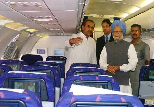 प्रफुल्ल पटेल मनमोहन सिंग यांच्यासोबत