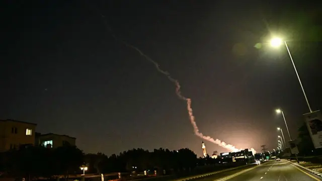 ਦੁਬਈ ਦੇ ਅਸਮਾਨ ਵਿੱਚ ਰਾਕੇਟ ਨੂੰ ਨਿਸ਼ਾਨਾ ਬਣਾਇਆ ਗਿਆ