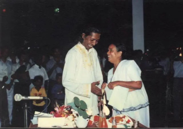 ගුණදාස කපුගේ සමග