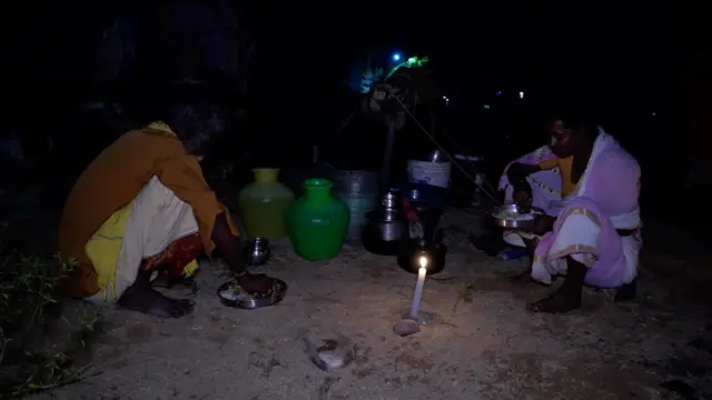 కొవ్వొత్తి వెలుగులో భోజనం