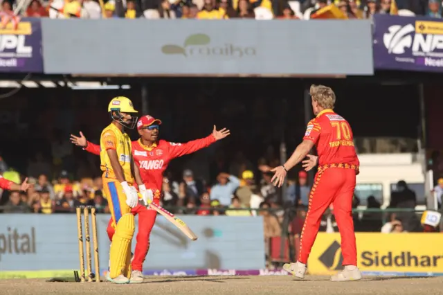 सुदूरपश्चिमका लागि ईशान पाण्डेले सर्वाधिक ३३ रन बनाए।