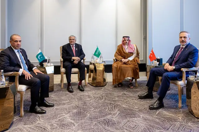 Dışişleri Bakanı Hakan Fidan, 5 Ağustos 2026’da Amman’da Mısır Dışişleri Bakanı Bedr Abdulati, Pakistan Dışişleri Bakanı Muhammed İshak Dar ve Suudi Arabistan Dışişleri Bakanı Faysal bin Ferhan ile biraraya geldi.