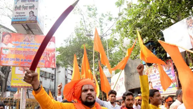 রামনবমীর অনেক মিছিলেই হিন্দুত্ববাদীদের অস্ত্র হাতে দেখা যায় - ফাইল চিত্র