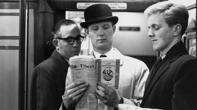 در بریتانیا ممنوعیت کتابها معمولاً ابزاری برای مقابله با چیزهایی است که اعمال قبیح جنسی تعریف میشوند. دادگاه مشهور دی اچ لارنس برای رمان معشوق خانم چترلی یکی از مشهورترین موارد است