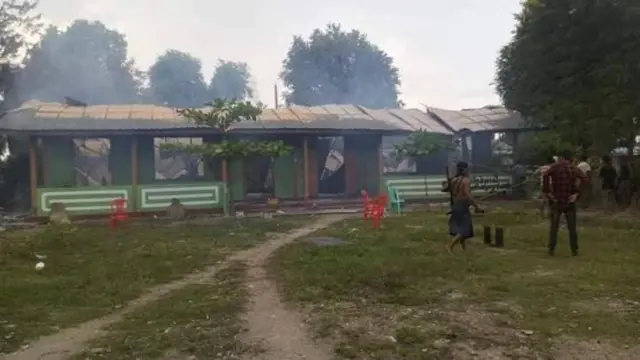 ပြီးခဲ့တဲ့ အောက်တိုဘာ ၁၆ရက်က မီးရှို့ခံခဲ့ရတဲ့ တောင်မြင့်အထကခွဲကျောင်းဆောင် မြင်ကွင်း။