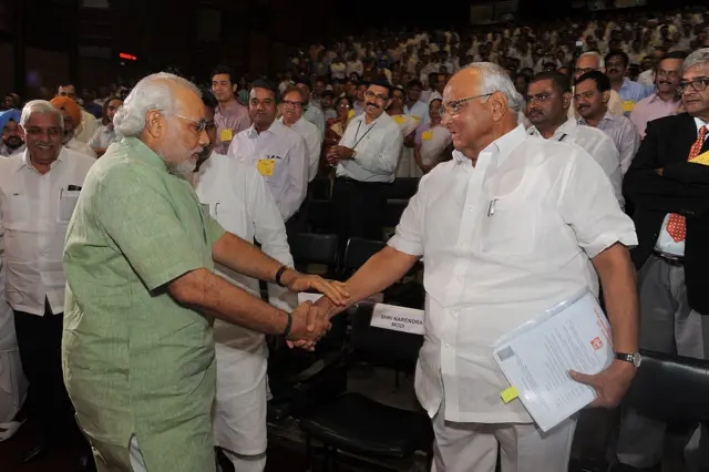 मोदी, शरद पवार