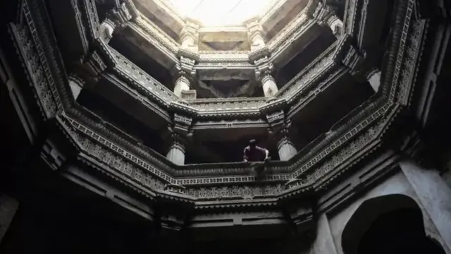 અડાલજની વાવ