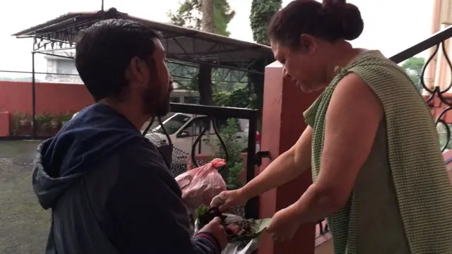 लाजोफार घरों और दफ्तरों में बीफ़ पहुंचाते हैं