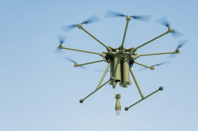 Drone de combat dans les conflits militaires.