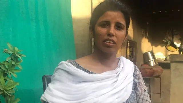 ਤੰਗ ਆ ਕੇ ਆਖ਼ਰਕਾਰ ਉਸ ਨੇ ਆਪਣੀ ਅਰਜ਼ੀ ਦੀ ਫਾਈਲ ਹੀ ਫਾੜ ਦਿੱਤੀ ਸੀ।