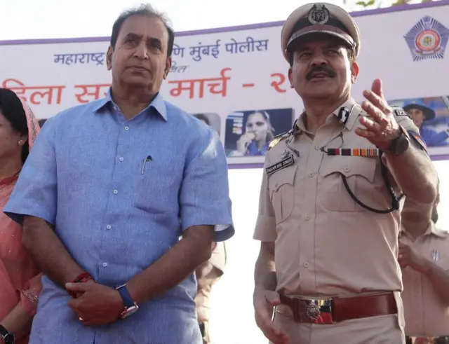 பரம்வீர், தேஷ்முக்