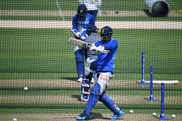 శనివారం ఓవల్లో ప్రాక్టీస్ చేస్తున్న భారత క్రికెటర్లు