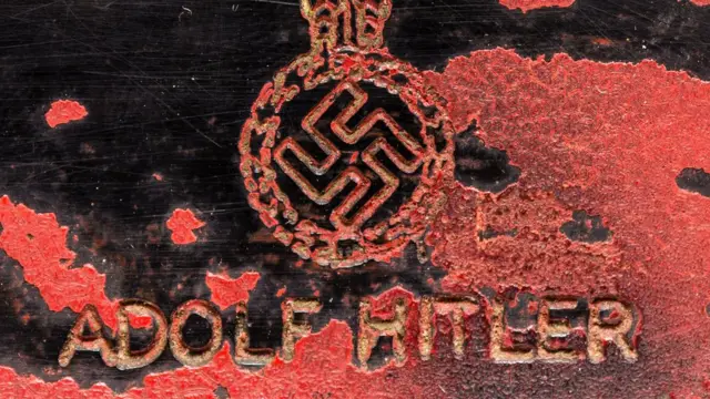 Detalle del teléfono rojo de Hitler.