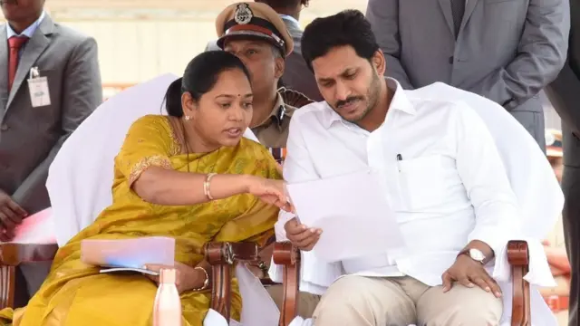 సీఎం జగన్, హోంమంత్రి మేకతోటి సుచరిత