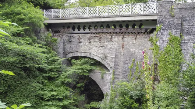 Чертов мост, Уэльс