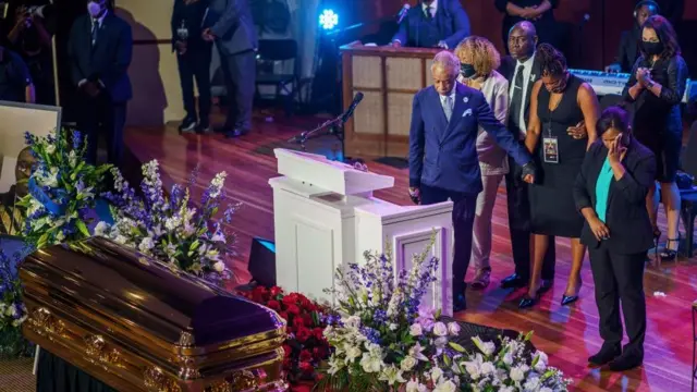 Возглавивший мемориальную службу в память о погибшем Джордже Флойде в Миннеаполисе 4 июня 2020 года афроамериканский священник и правозащитник Эл Шарптон был привлечен в 1992 году Спайком Ли для символического участия в съемках фильма "Малкольм Икс".