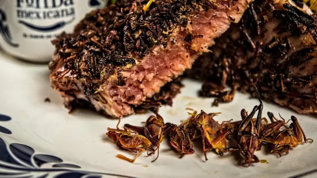 ชาปุลิน เป็นตั๊กแตนขนาดเล็กที่คนเม็กซิกันนิยมรับประทาน