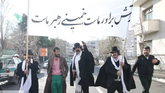 راهپیمایی حکومتی سالگرد انقلاب امروز در شهرهای مختلف ایران از جمله در تهران برگزر شد
