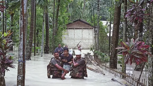 အာသံပြည်နယ်ရေကြီးမှုကြောင့် အနည်းဆုံး ၄၅ ယောက်သေပြီး ၄ သန်း ၇ သိန်းအိုးအိမ်ရွှေ့ပြောင်းခဲ့ရ