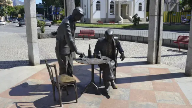 Estátua em homenagem a Noel Rosa na Vila Isabel