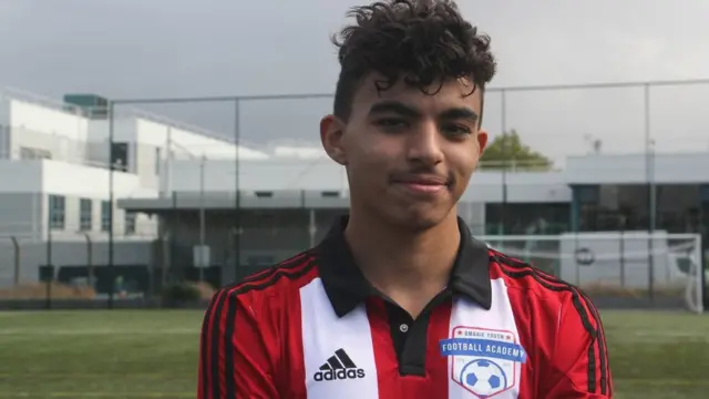 Elliot est le frère Randy Williams