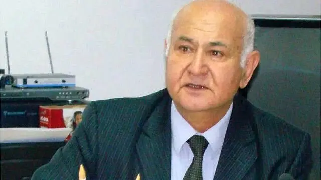 Тошпўлат Йўлдошев асли ўзбекистонлик собиқ дипломат.