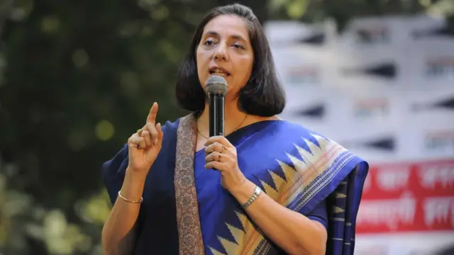 মুম্বাইতে বিদেশি শ্রমিকদের জন্য ওয়ার্ক পারমিট চান মীরা সান্যাল