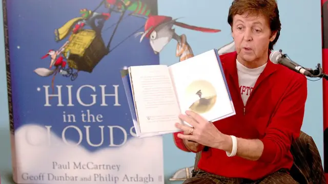 маккартни на представлении своей первой книжки "Высоко в облаках"