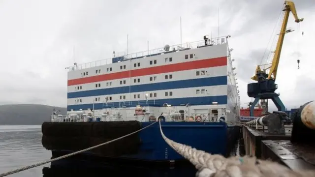 المحطة النووية أكاديميك لومونوسوف